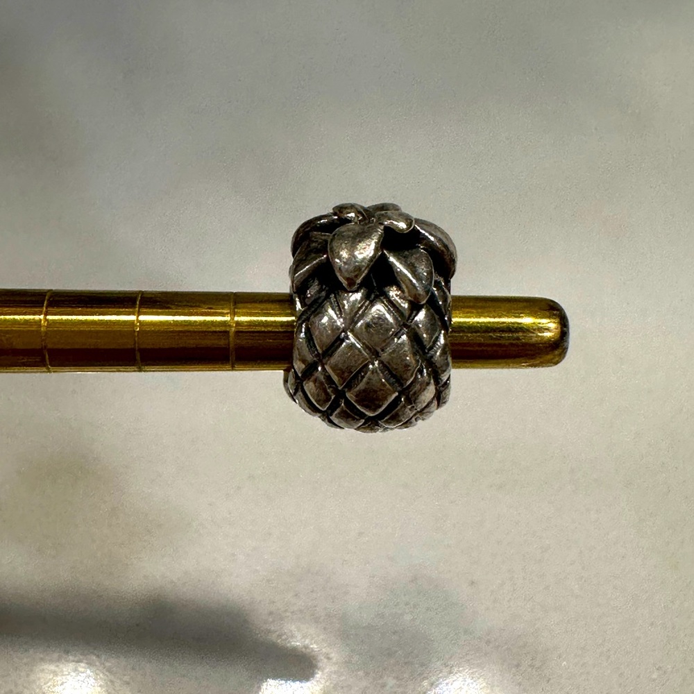 Pandora Pineapple Sterling Silver Charm
925 ALE